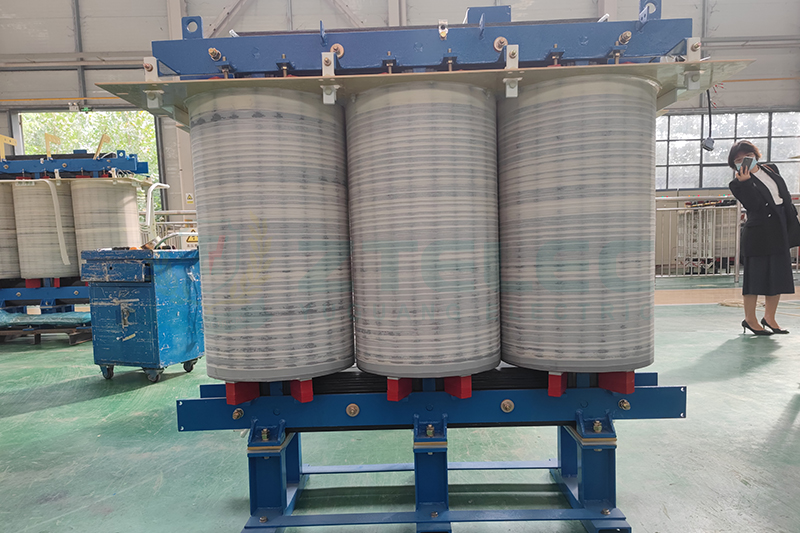 phase-shifting dry-type transformer